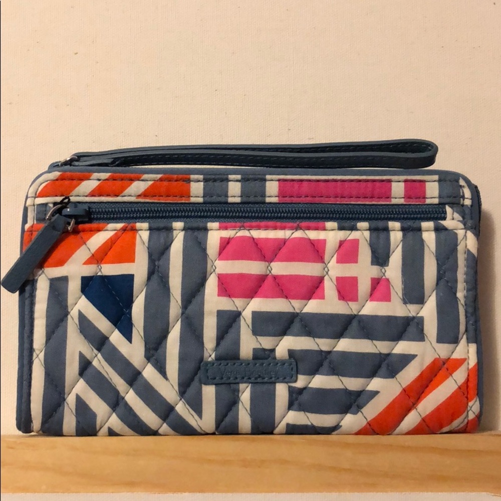 NWT Vera Bradley RFID Front ZIP Wristlet